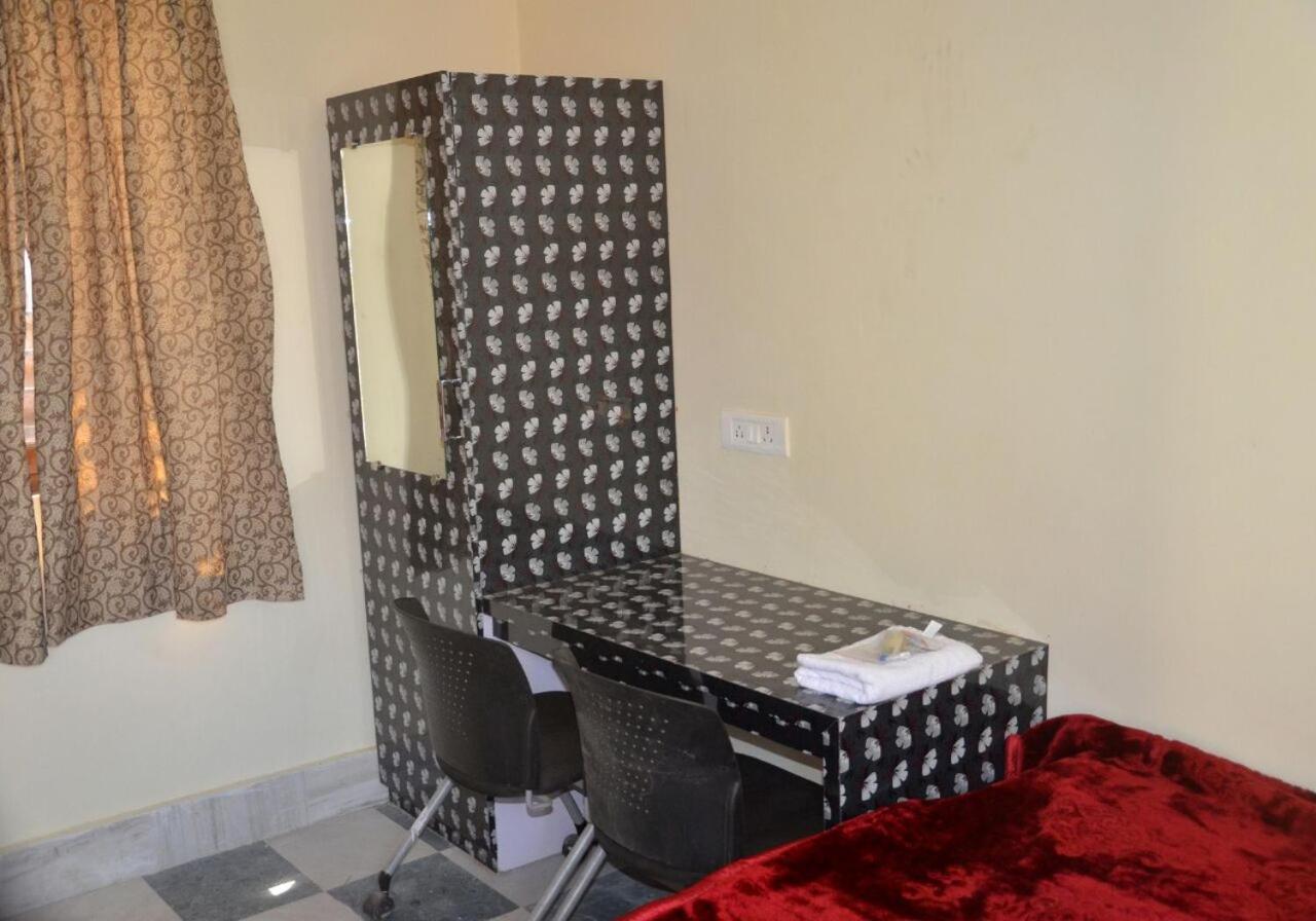 Hotel Vaibhav Raxaul Kamer foto